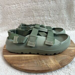 UGG Stratus Sandal shaded Clover Green Strap men’s size 12 BRAND NEW 1153078
